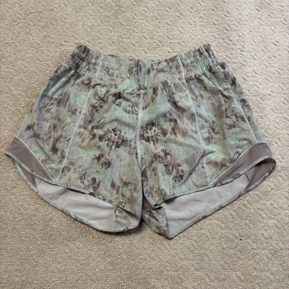 Lululemon Hotty Hot 4” Shorts Women’s Size 10 Gray Green Abstract Print